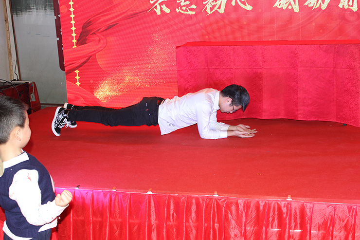 綜合部陽東(dōng)挑戰平闆支撐5分(fēn)鐘(zhōng)